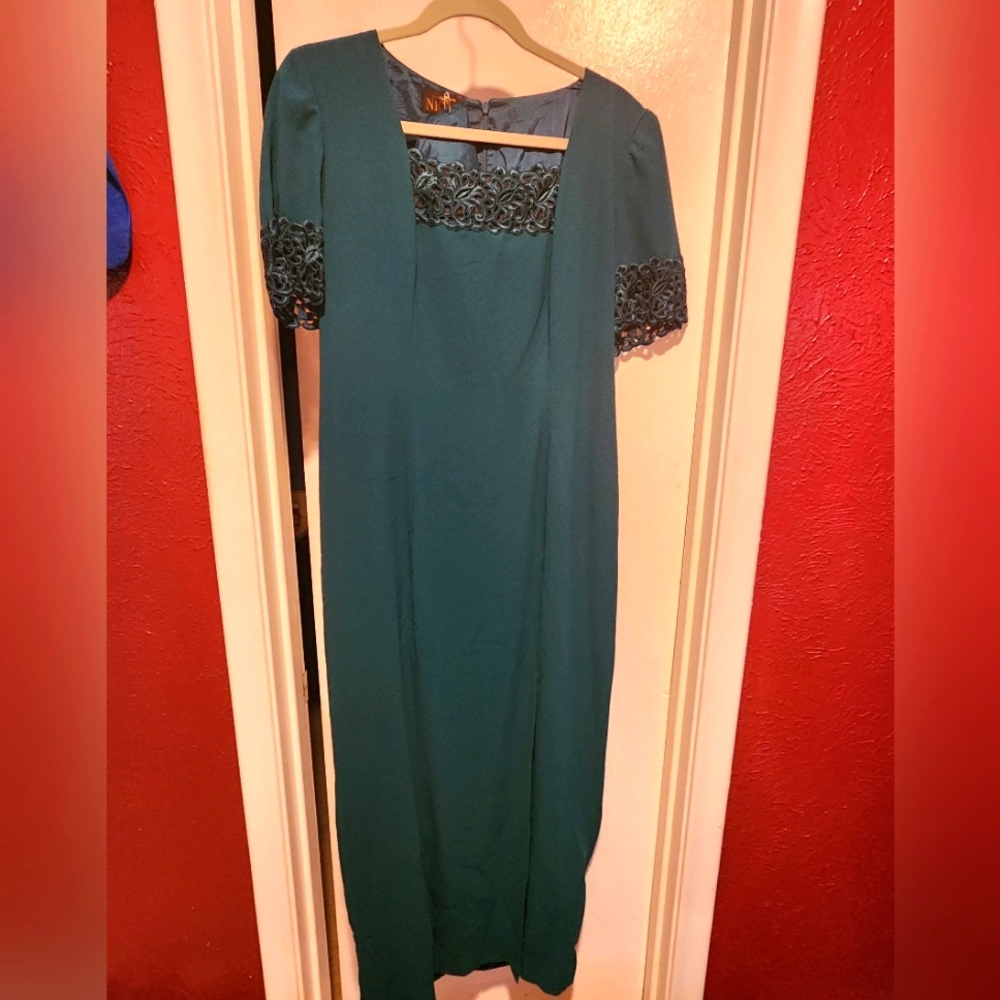 Liz Claiborne Night short-sleeve mother-of-the-bride green dress.